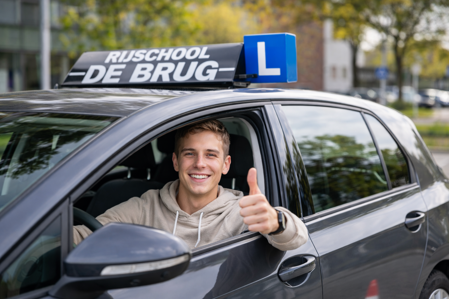 Kandidaat tijdens rijles